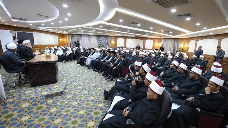 تخريج 45 معلّماً