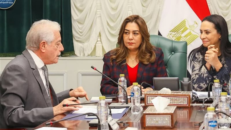 مستشار الرئيس مع