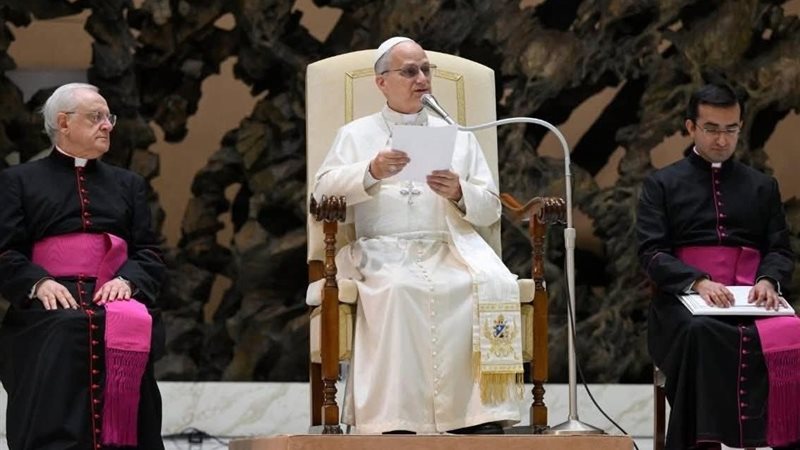 البابا لاون أثناء