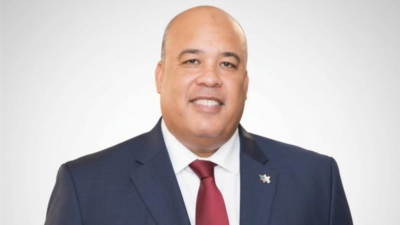 ايمن العشري 