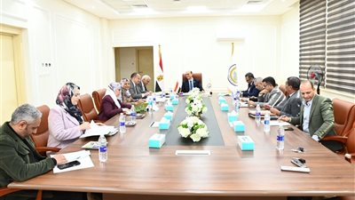 رئيس جامعة أسيوط يشيد بانتظام الدراسة مع بداية الفصل الدراسي الثاني 2026