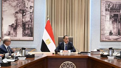 مدبولي يجتمع بنائبه للشئون الاقتصادية لمناقشة ملفات هيكلة الشركات المملوكة للدولة