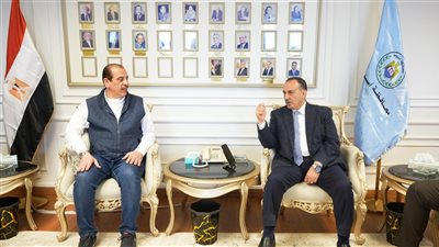 محافظ أسيوط ونائب وزير الصحة يبحثان تطوير المستشفيات ودعم الأقسام الحيوية
