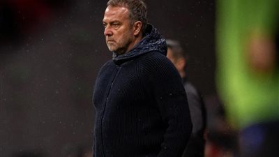 رد فعل عنيف من فليك تجاه لاعبي برشلونة بعد السقوط المدوي أمام أتلتيكو مدريد