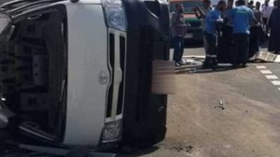 مصرع شخص وإصابة 10 آخرين فى انقلاب ميكروباص بالصحراوي الغربي بأسوان