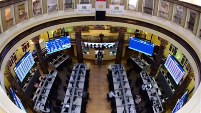 تراجع جماعي لمؤشرات البورصة المصرية في ختام تعاملات الإثنين