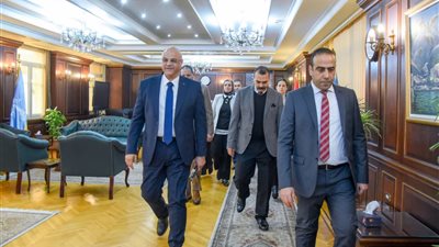 المهندس أيمن عطية يباشر مهامه محافظًا للإسكندرية عقب أداء اليمين الدستورية