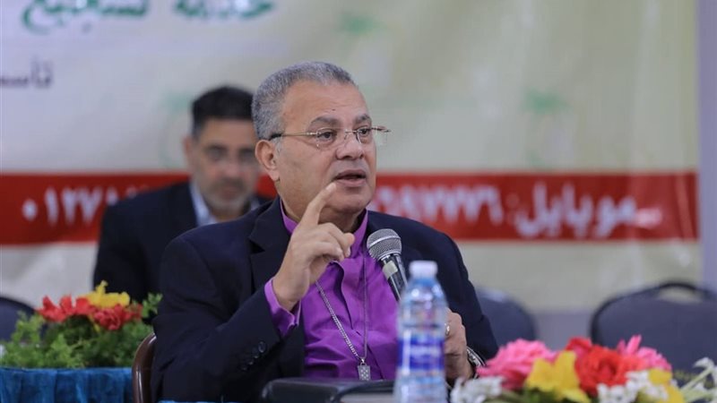 القس اندرية ذكي أثناء