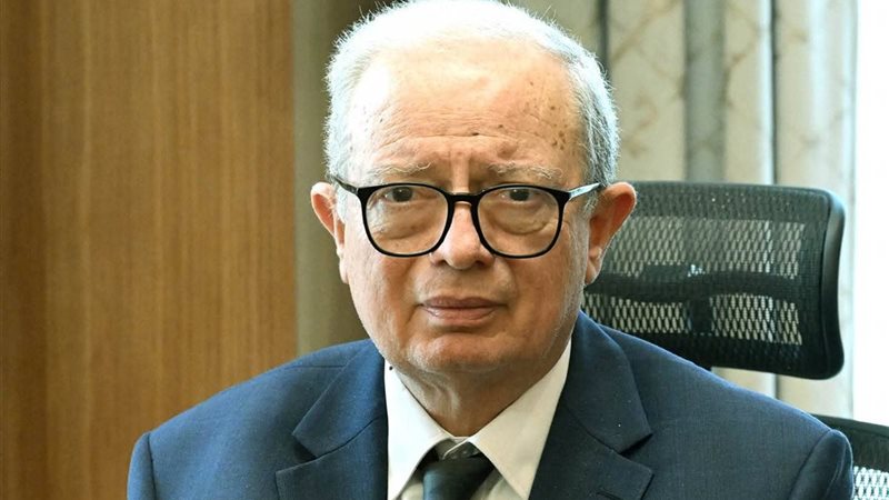 الدكتور حسين عيسى