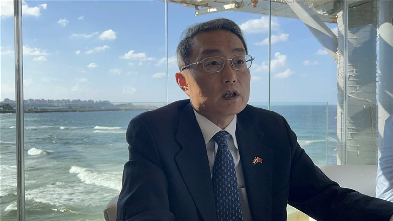  يانج يي، قنصل عام