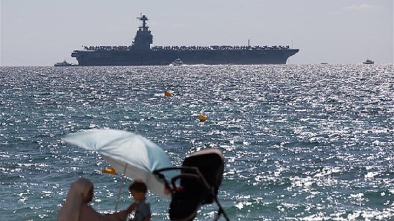 حاملة طائرات أمريكية