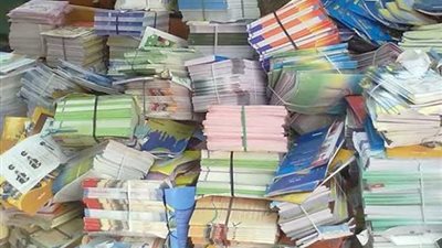 ضبط 2000 كتاب دراسي مقلد في مكتبة بدون ترخيص بالجيزة