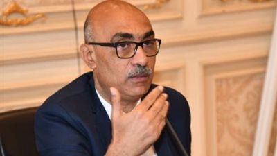 إيهاب منصور لوزير المالية هل يقبل أي مسئول تأخير راتبه 3 شهور