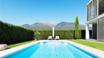 مقارنة شاملة بين مسابح السكيمر والاوفر فلو والانفينيتي