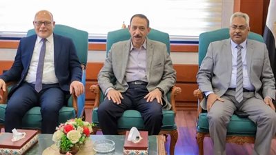 محافظ سوهاج يستقبل رئيس الجامعة للتهنئة بثقة القيادة السياسية