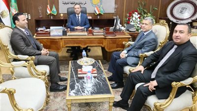 محافظ المنوفية يستقبل نقيب الأطباء ونقيب الأسنان والدكتور ممدوح العربى لتهنئته بالمنصب الجديد 