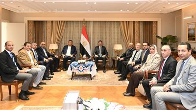 وزير الرياضة يستقبل اتحاد اليد ويتلقى التهنئة من مجلس الإدارة