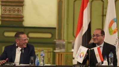 وزير المالية في جلسة نقاشية مع رئيس وأعضاء الاتحاد العام للغرف السياحية