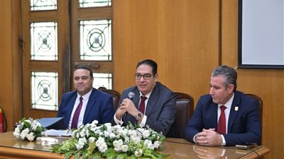 جامعة القاهرة تطلق برنامجًا لتأهيل القيادات والكوادر الإدارية.. تفاصيل 