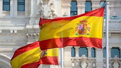 إسبانيا تبدأ تقنين أوضاع المهاجرين غير النظاميين وتنتقد الإجراءات العقابية لدول الغرب