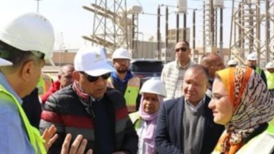 وزير الكهرباء يتفقد محطة الربط الكهربائي المصري السعودي
