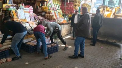 حملة مكبرة لرفع الإشغالات بسوق الزراعة وشارع التجارة بطهطا في سوهاج