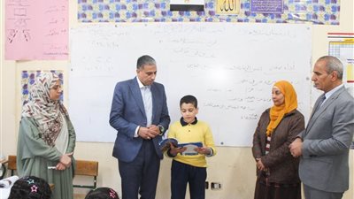 لمتابعة انتظام العملية التعليمية.. سعيد عطية يجري زيارة مفاجئة لإدارتي الحوامدية وأبو النمرس
