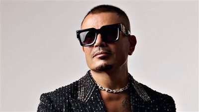 عمرو دياب يحقق رقما قياسيا بـ50 أسبوعا في صدارة قائمة بيلبورد 100 فنان