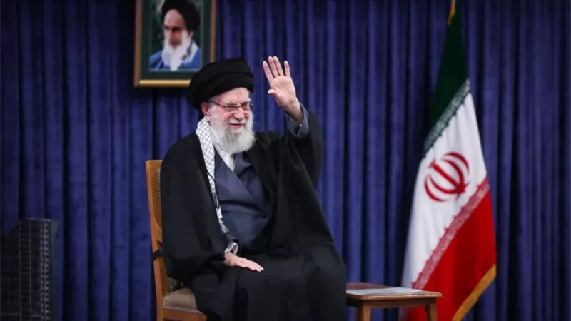 المرشد الإيراني علي