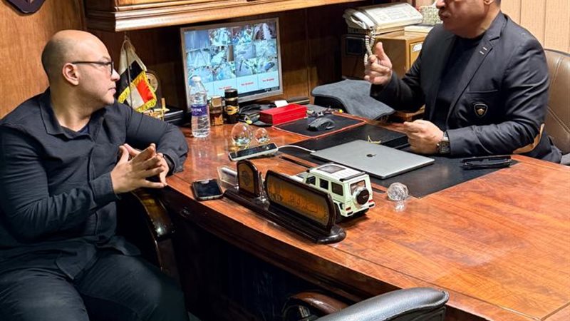 جانب من حوار رئيس رابطة تجار السيارات