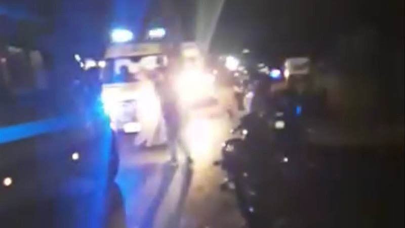 مصرع شخصين وإصابة ثالث في تصادم دراجة نارية وتوكتوك بطريق كف