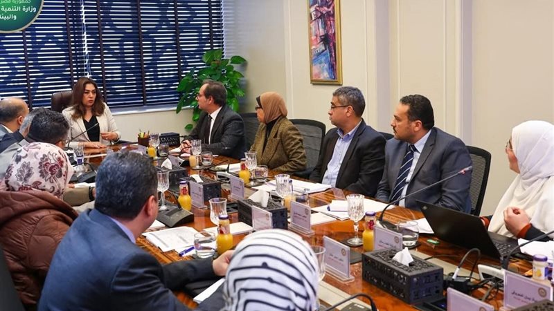 دكتورة منال أثناء