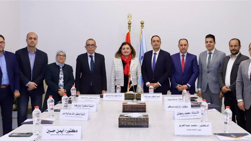 جانب من التوقيع 