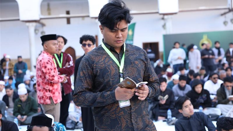 على مائدة واحدة في