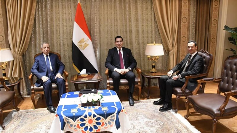 وزير الرياضة يلتقي