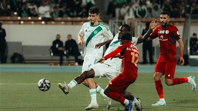 دوري روشن.. أهلي جدة يفوز على ضمك بهدف نظيف في شوط الأول 