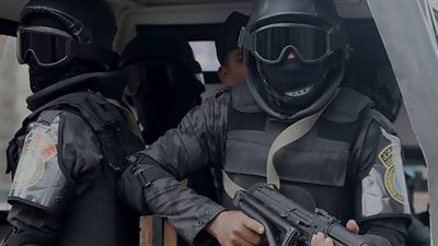 مصرع عنصر إجرامي وضبط نصف طن مخدر و107 قطع سلاح في قنا