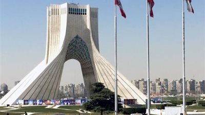 طهران تتوعد بقائمة أهداف غير متوقعة تطال ما وراء القواعد الأمريكية