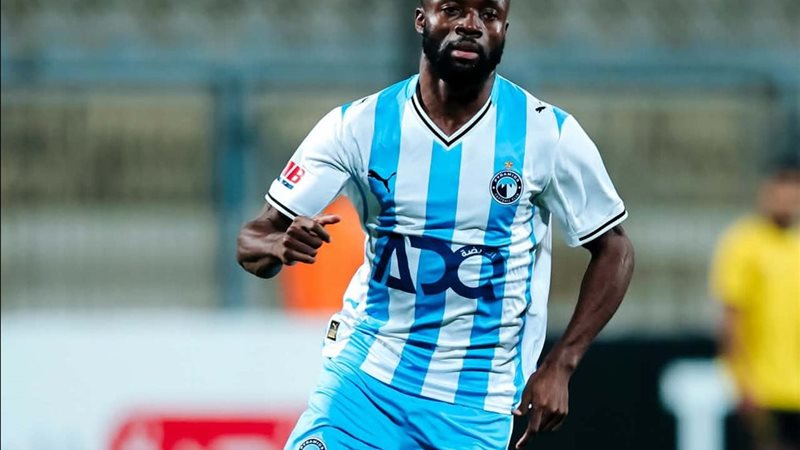 فيستون ماييلي - مهاجم