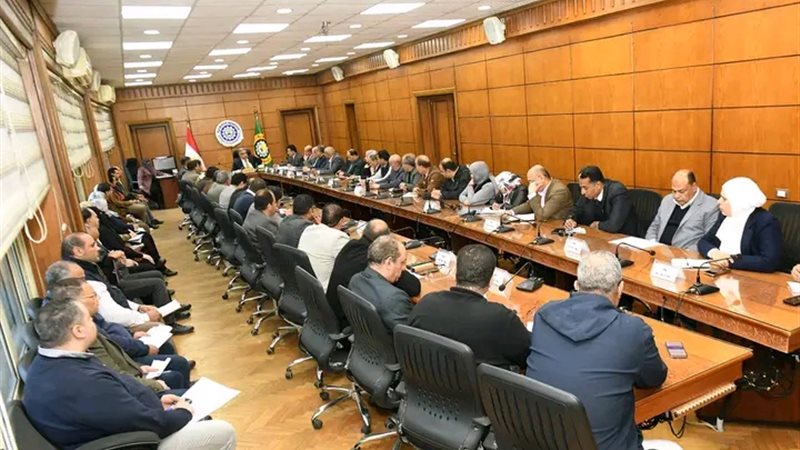 محافظ الدقهلية خلال اجتماعه بقيادات الدقهليه