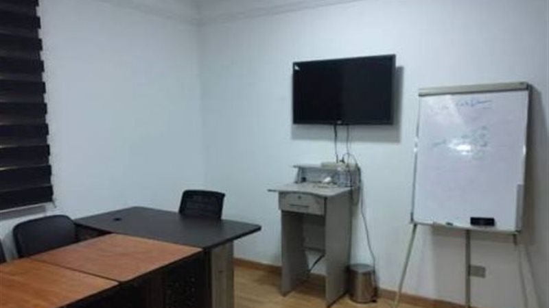 كيان تعليمي وهمي