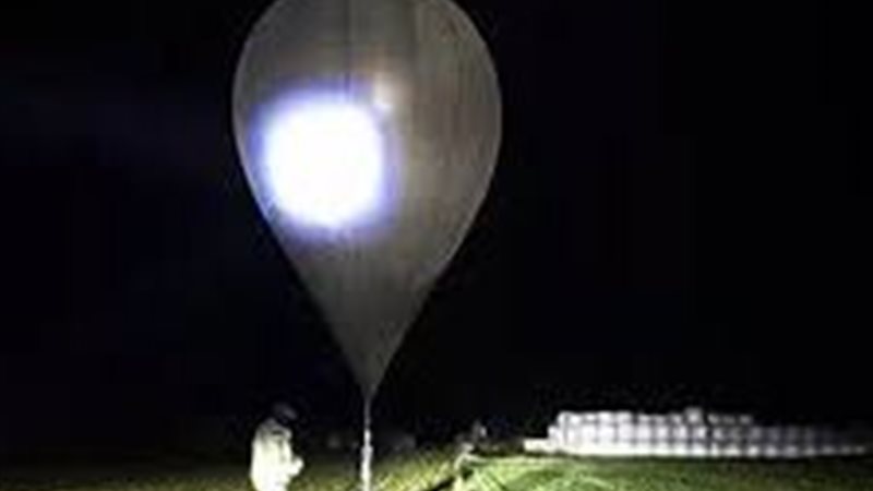 بالونات تخترق المجال