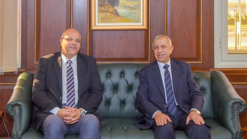 جانب من لقاء محافظ