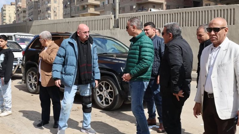 محافظ الجيزة أثناء