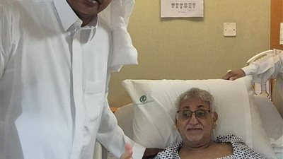 اتحاد الفنانين العرب يطمئن على صحة الناقد السعودي علي فقندش