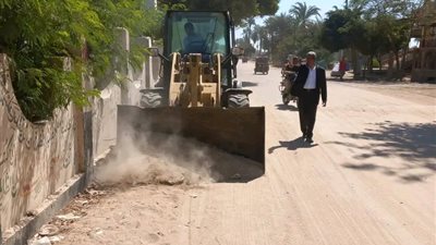 الشطورى يتابع أعمال تمهيد الطرق بمجلس قروى نزلة القاضي لتعزيز السيولةالمرورية بطهطا