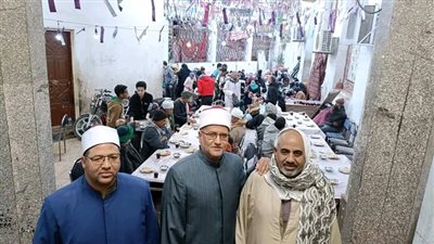 وكيل أوقاف سوهاج يتفقد مائدة بمحيط مسجد سيدي العارف