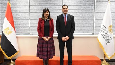 وزير الرياضة يلتقي نبيلة مكرم لمراجعة نتائج مشروع مراكز السلامة النفسية