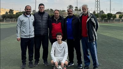 وزير الشباب والرياضة يضم الطفل محمد صلاح إلى مشروع 
