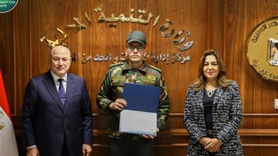 منال عوض ومستشار رئيس الجمهورية يتابعان 